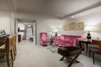 Suite, 1 Bedroom- 600 Square Feet