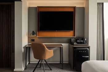 Premium Room, 1 King Bed, Corner