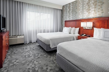 Room, 2 Queen Beds (Mobility/Hearing Access, Roll-In Shwr)