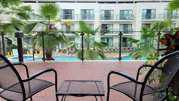 Suite, 1 Queen Bed, Non Smoking, Patio (Atrium View;with Sofabed)