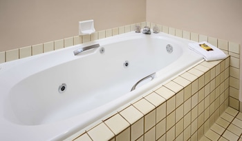 Standard Room, 1 King Bed, Non Smoking, Jetted Tub