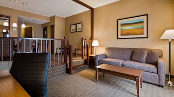 Suite, 1 King Bed, Non Smoking, Jetted Tub (Separate Living Room)