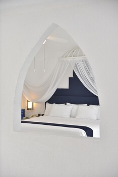 Honeymoon Suite with Jacuzzi