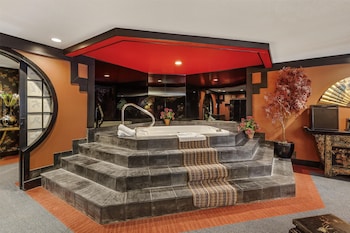Suzie Wong Suite, 1 Queen Bed, Non Smoking, Jetted Tub