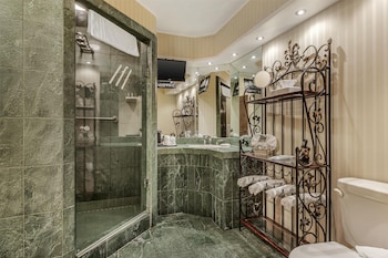 Lord N Lady Suite, 1 Queen Bed, Non Smoking, Jetted Tub
