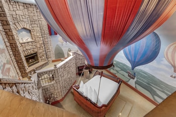 Flights of Fantasy Suite, 1 Queen Bed, Non Smoking, Jetted Tub