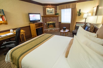 Standard Room, 1 Queen Bed, Non Smoking, Fireplace
