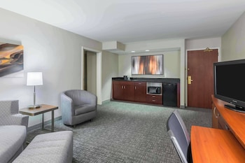 Suite, 1 Bedroom, Balcony (Hearing Accessible)