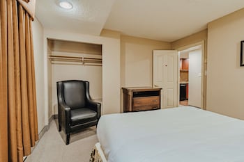 Family Suite, 2 Queen Beds, Non Smoking, Balcony