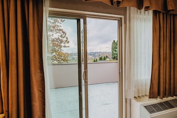 Suite, 2 Queen Beds, Non Smoking, Balcony