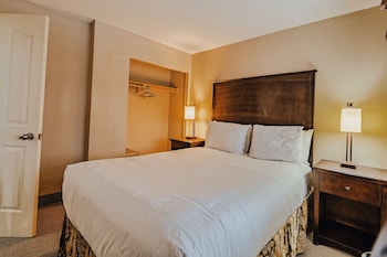 Family Suite, 2 Queen Beds, Non Smoking, Balcony