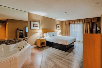 Suite, 1 King Bed, Non Smoking, Balcony