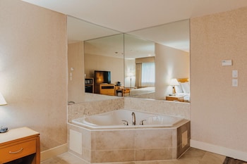 Suite, 1 King Bed, Non Smoking, Jetted Tub