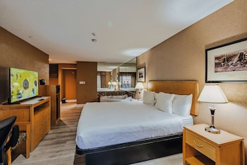 Suite, 1 King Bed, Non Smoking, Balcony