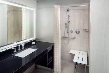 Suite, 1 King Bed, Accessible, Non Smoking (Mobility & Hearing, Roll-in Shower)