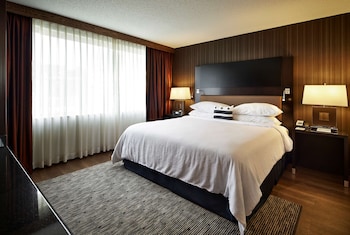 Suite, 1 King Bed, Non Smoking (Custom)