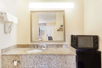 Suite, 1 King Bed, Smoking, Hot Tub