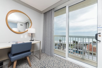 Room, 1 Queen Bed, Accessible, Ocean View (Roll-In Shower)