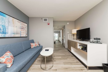 Suite, 2 Queen Beds, Accessible, Bathtub