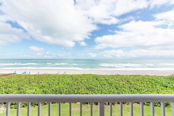 Room, 1 Queen Bed, Accessible, Ocean View (Roll-In Shower)