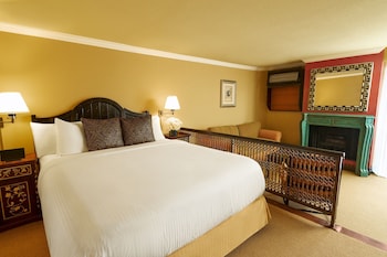 Junior Queen Suite