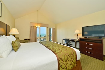 Standard Room, 1 King Bed, Non Smoking, Refrigerator & Microwave