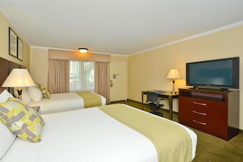 Standard Room, 2 Queen Beds, Accessible, Bathtub
