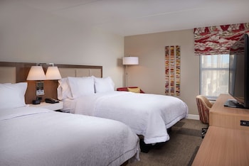 Room, 2 Queen Beds, Refrigerator & Microwave, Pool View