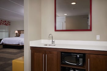 Studio, Refrigerator & Microwave (Wet bar)