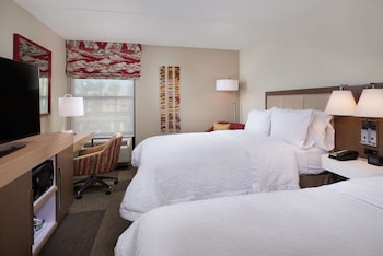 Room, 2 Queen Beds, Refrigerator & Microwave, Pool View
