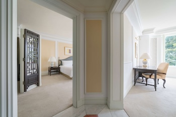 Suite, 1 King Bed (Valley Wing 1 Bed)