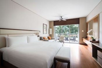 Deluxe Room, 1 King Bed (Garden Wing, Pool)