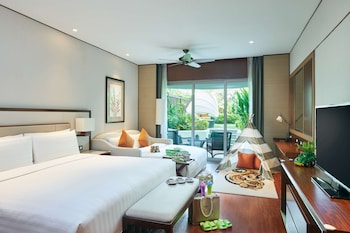Family Room, 1 King Bed, Terrace (Garden Wing Deluxe)