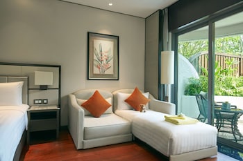 Family Room, 1 King Bed, Terrace (Questers Garden Wing Deluxe)