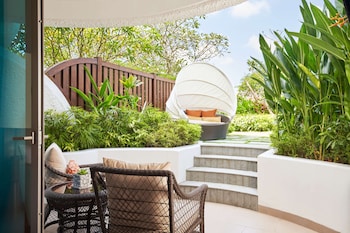 Family Room, 1 King Bed, Terrace (Garden Wing Deluxe)