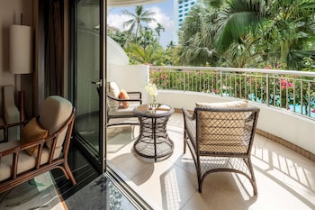 Deluxe Room, 1 King Bed (Garden Wing, Pool)