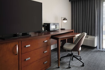 Room, 1 King Bed (Mobility/Hearing Accessible, Tub)