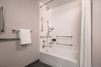 Room, 1 King Bed (Mobility/Hearing Accessible, Tub)