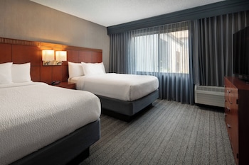 Room, 2 Double Beds (Mobility/Hearing Accessible, Tub)