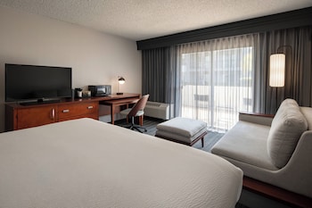 Room, 1 King Bed (Mobility/Hearing Accessible, Tub)