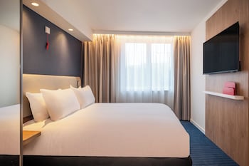 Standard Room, 1 Queen Bed, Accessible Bathtub