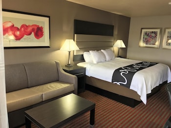 Standard Room, 1 King Bed, Non Smoking, Refrigerator & Microwave