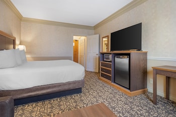 Standard Room, 1 King Bed, Non Smoking, Refrigerator & Microwave