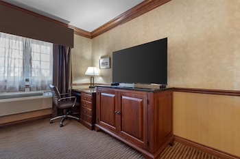 Standard Room, 1 King Bed, Non Smoking, Refrigerator & Microwave