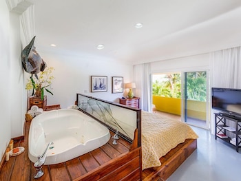 Studio Suite, 1 King Bed with Sofa bed