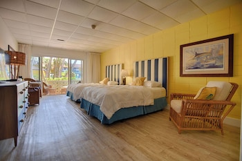 Standard Room, 2 Queen Beds, Garden View