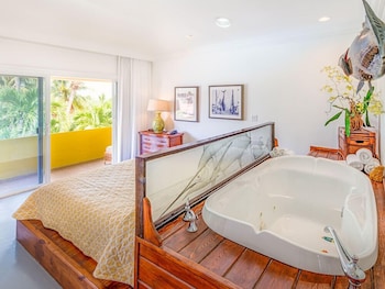 Studio Suite, 1 King Bed with Sofa bed