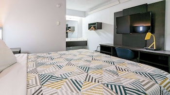 Deluxe Room, 1 King Bed, Accessible, Non Smoking
