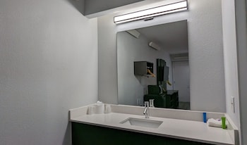 Deluxe Room, 1 King Bed, Accessible, Non Smoking