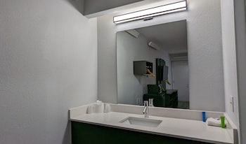 Deluxe Room, 1 King Bed, Accessible, Non Smoking